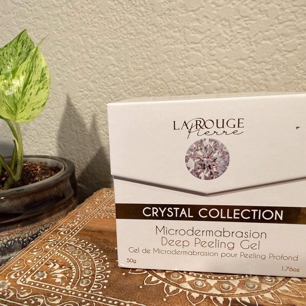 La Rouge Pierre Crystal Collection Microdermabrasion Deep Peeling Gel - White